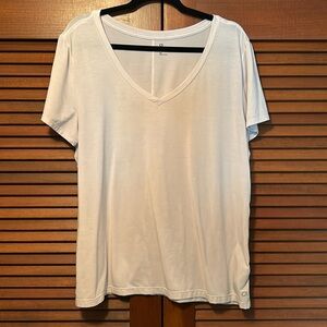Gapfit Breathe Gap White V Neck Athletic T Shirt XL Workout Top